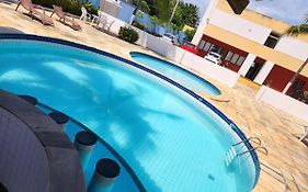 Apartamento único na praia do Farol de Itapuã